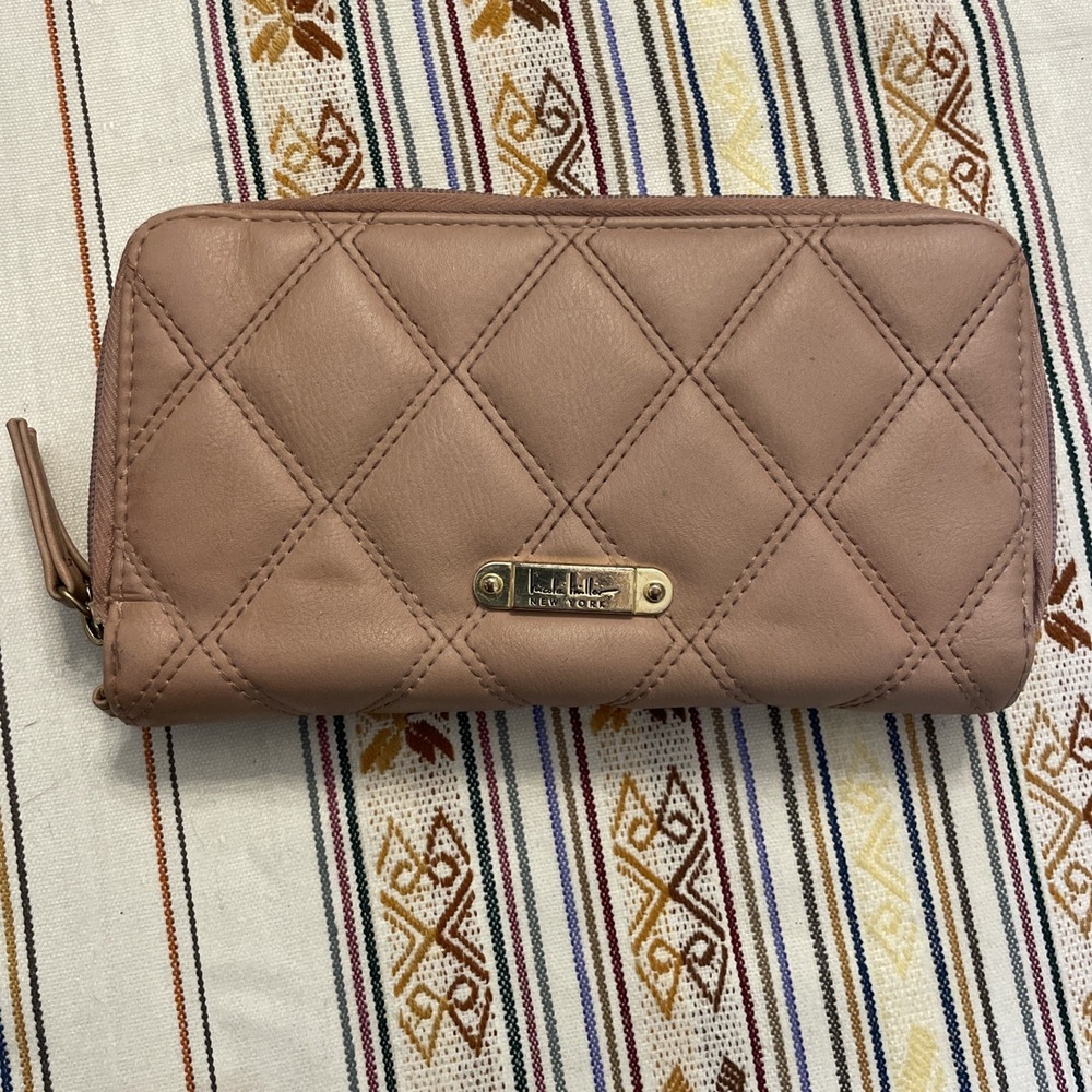 Nicole Miller‎ New York Tan Leather Quilted Wallet Zippered Zip Around CLEAN